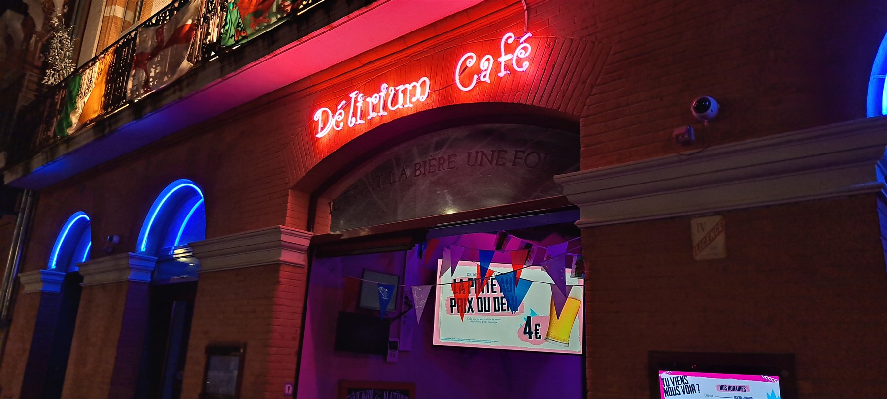 Enseigne néon Delirium Café